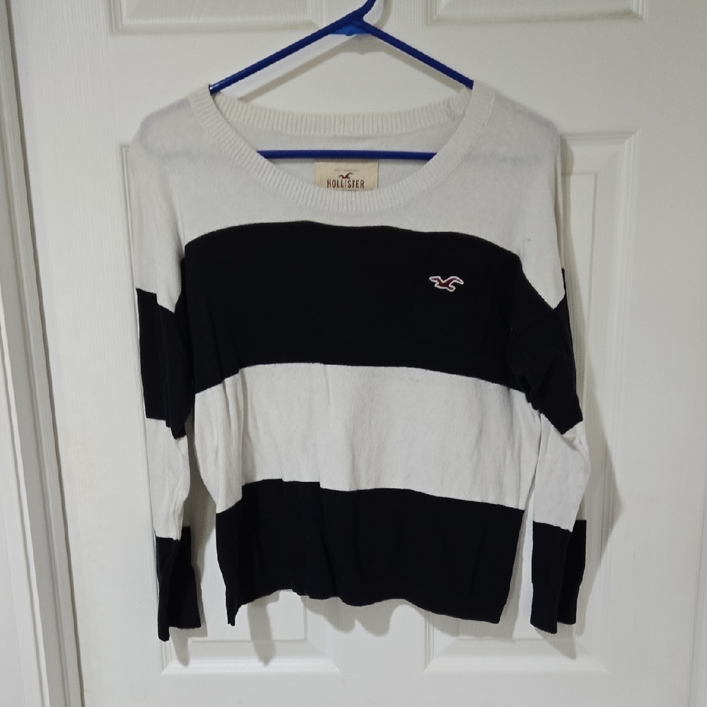 Hollister Women's Sweater in Black and White